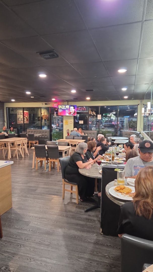 Peruvian restaurant storefront in Hialeah.